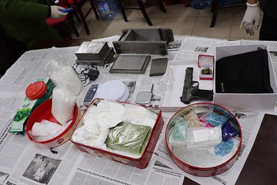 Nữ quái cầm đầu đường dây ma tuý trộn bột với heroin để bán