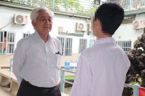 Hút thuốc lá điện tử chứa ma túy, nhiều học sinh phải vào viện