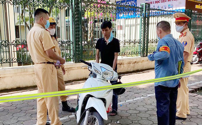 Gặp 141, con nghiện nắm chặt ma túy trong tay tìm cách phi tang