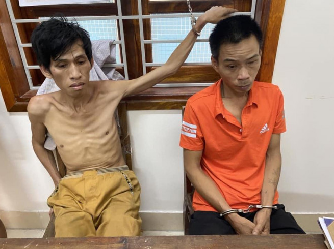Công an khống chế đối tượng nghiện ma túy rút chốt lựu đạn chống trả