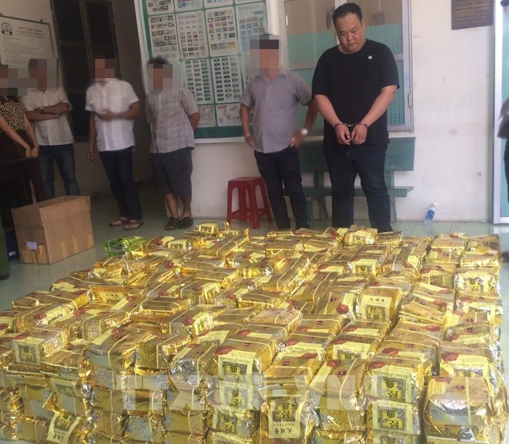 Truy tố hai người nước ngoài vận chuyển trái phép 606 kg ma túy đá